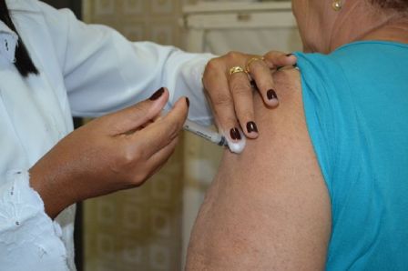 Vacina gratuita contra a gripe já imunizou 66 mil feirenses