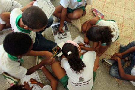 Biblioteca Municipal incentiva leitura para crianças nos distritos de Feira