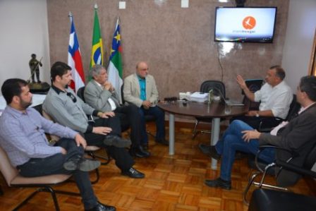 Governo Municipal recebe proposta de implantar Cidade Inteligente