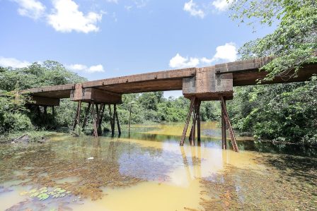 Defesa Civil de Camaçari interdita ponte em Lagoa Seca