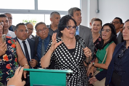 Ministra garante apoio aos autistas de Feira de Santana