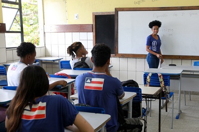 Com 10 mil monitores, Mais Estudo inicia sessões de reforço escolar