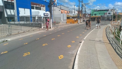 Prefeitura de Alagoinhas demarca distanciamento nas filas das agências da Caixa