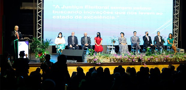 Fachin defende eleições livres e periódicas para o fortalecimento da democracia