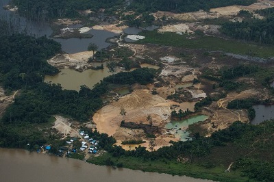 Área de garimpo na região do rio Uraricoera, na Terra Indígena Yanomami