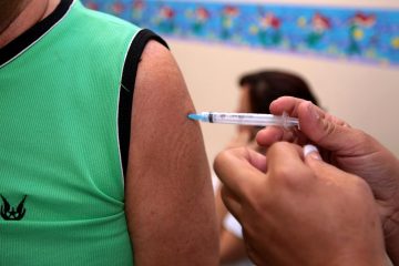 Menos de 300 mil baianos tomaram vacina bivalente contra a Covid-19