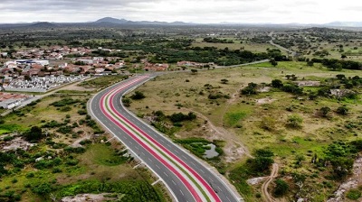 Governo do Estado entrega restauração de trecho da BA-120 no município de Ipecaetá