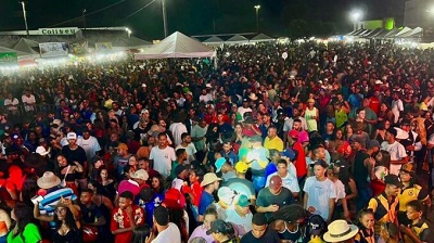 Com 155 grupos de montaria e shows com 35 mil pessoas, Cavalgada Princesa do Sertão é maior evento do gênero em Feira