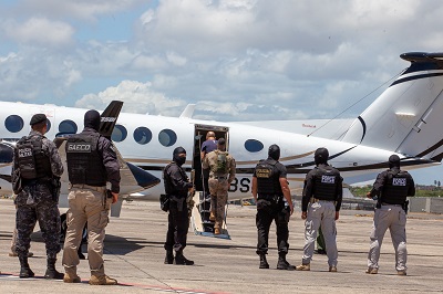 PMs presos na 'Operação El Patron' são transferidos para presídio federal