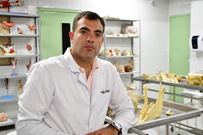 Raphael Castro médico veterinário e professor da Estácio