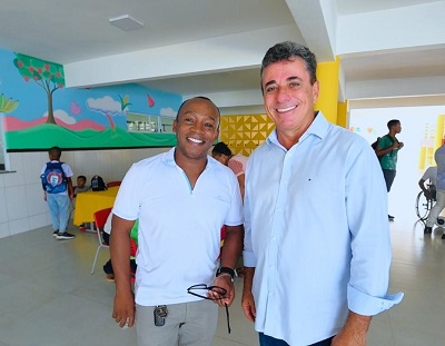 Prefeito Rogério Costa e o secretário de Educação, Jailson Assis