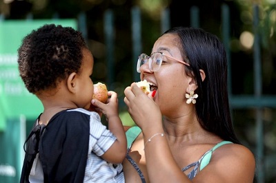 Quase metade das mulheres que se tornaram mães na Bahia em 2023 eram jovens entre 20 e 29 anos