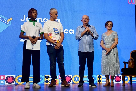 José Ronaldo abre Jornada Pedagógica e garante contratação de professores e aquisição de carteiras