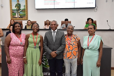 Símbolo da economia da cidade, mulher feirante foi homenageada pela Câmara de Feira de Santana