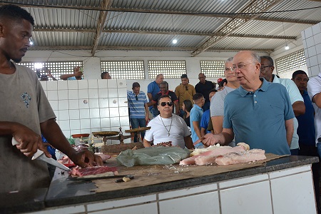 José Ronaldo anuncia reforma geral do Mercado Municipal de Bonfim de Feira