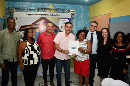 Alagoinhas Programa Doce Lar entrega 175 títulos de propriedade em três meses