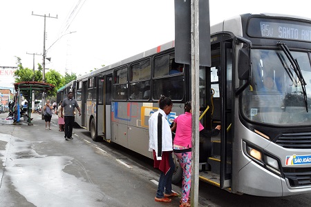 Ônibus para festejos juninos
