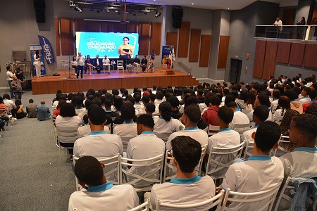 Programa Jovem Aprendiz Feirense é relançado