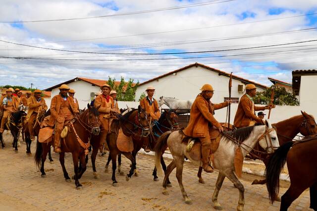 Governador prestigia tradicional Festa dos Vaqueiros e anuncia novos investimentos para Curaçá