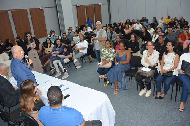 José Ronaldo empossa mais 26 professores e cumpre meta de 300 novos docentes em sala de aula este ano