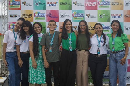 Estudantes criam biofilme que protege frutas e legumes da deterioração