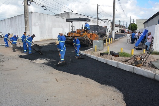 Duas ruas são pavimentadas para melhorar fluxo de veículos na região do 35º BI