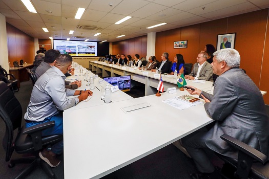 Santaluz recebe ambulâncias e equipamentos hospitalares do Governo do Estado