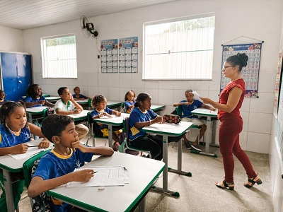 Prefeitura garante reajuste salarial de 5,4% para professores da rede municipal