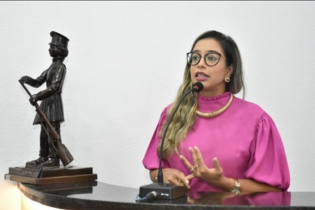 Esmeralda-Halana-presidente-da-Comissao-em-Defesa-dos-Direitos-das-Mulheres-da-OAB-Feira