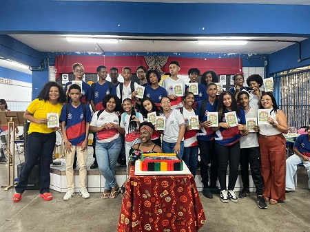 Estudantes-lancam-revista-em-quadrinho-com-tematica-de-combate-ao-racismo